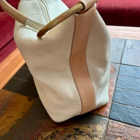 Cream Crescent Shoulder Bag with Minimalist Design. Made in Spain. - Picture 2 of 7